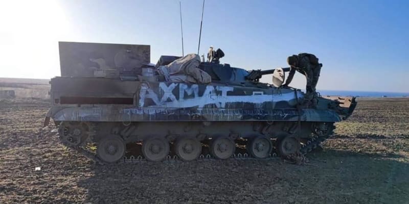 Opuštěný ruský tank v Mykolajivské oblasti, 22. března