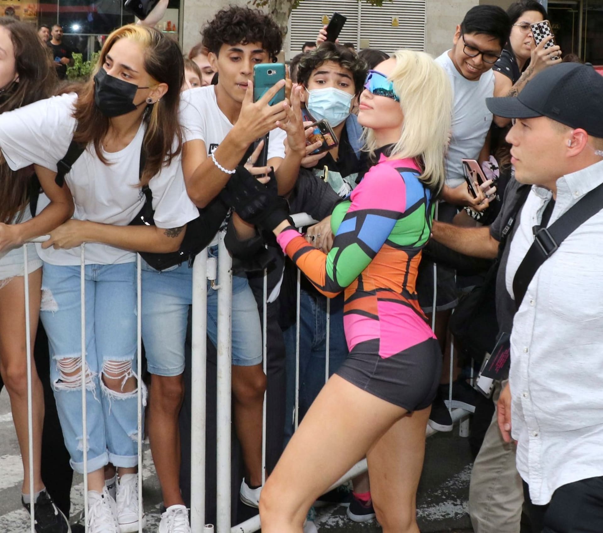 Miley vystoupila v Buenos Aires na festivalu Lollapalooza. 