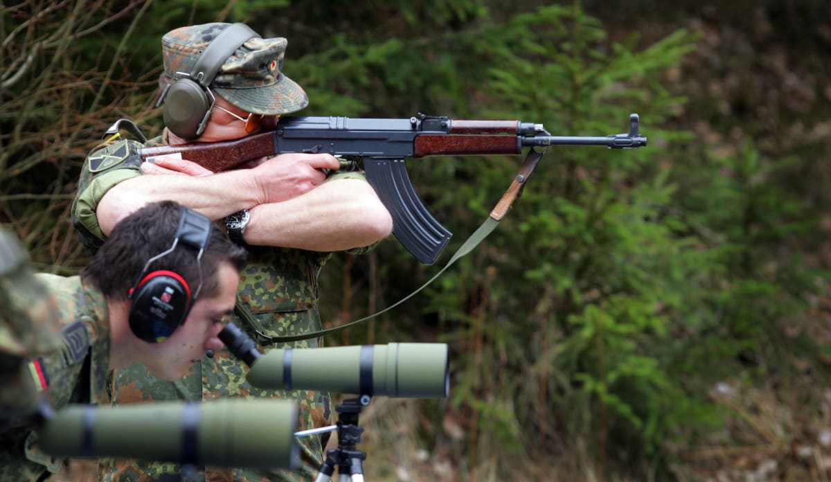 Hojně užívaná československá útočná puška Vz. 58 se díky své spolehlivosti používá dodnes, byť již jen v zálohách.