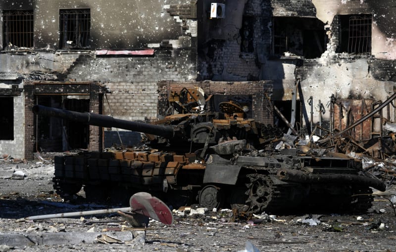 Zničený ruský tank v Mariupolu