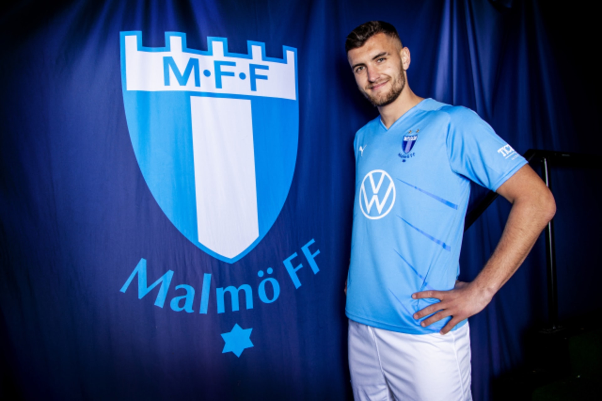 Matěj Chaluš při oficiálním představení ve švédském fotbalovém klubu Malmö FF v únoru 2022.