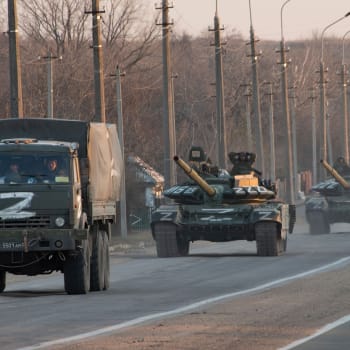 Kolona ruských armádních vozidel poblíž Mariupolu (23. 3. 2022).
