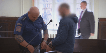 Ukrajinec v Brně podřízl krajana, dostal 11 let. Pusťte mě do války, prosil u soudu