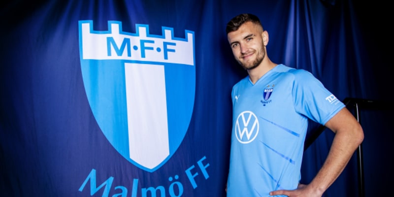 Matěj Chaluš při oficiálním představení ve švédském fotbalovém klubu Malmö FF v únoru 2022.