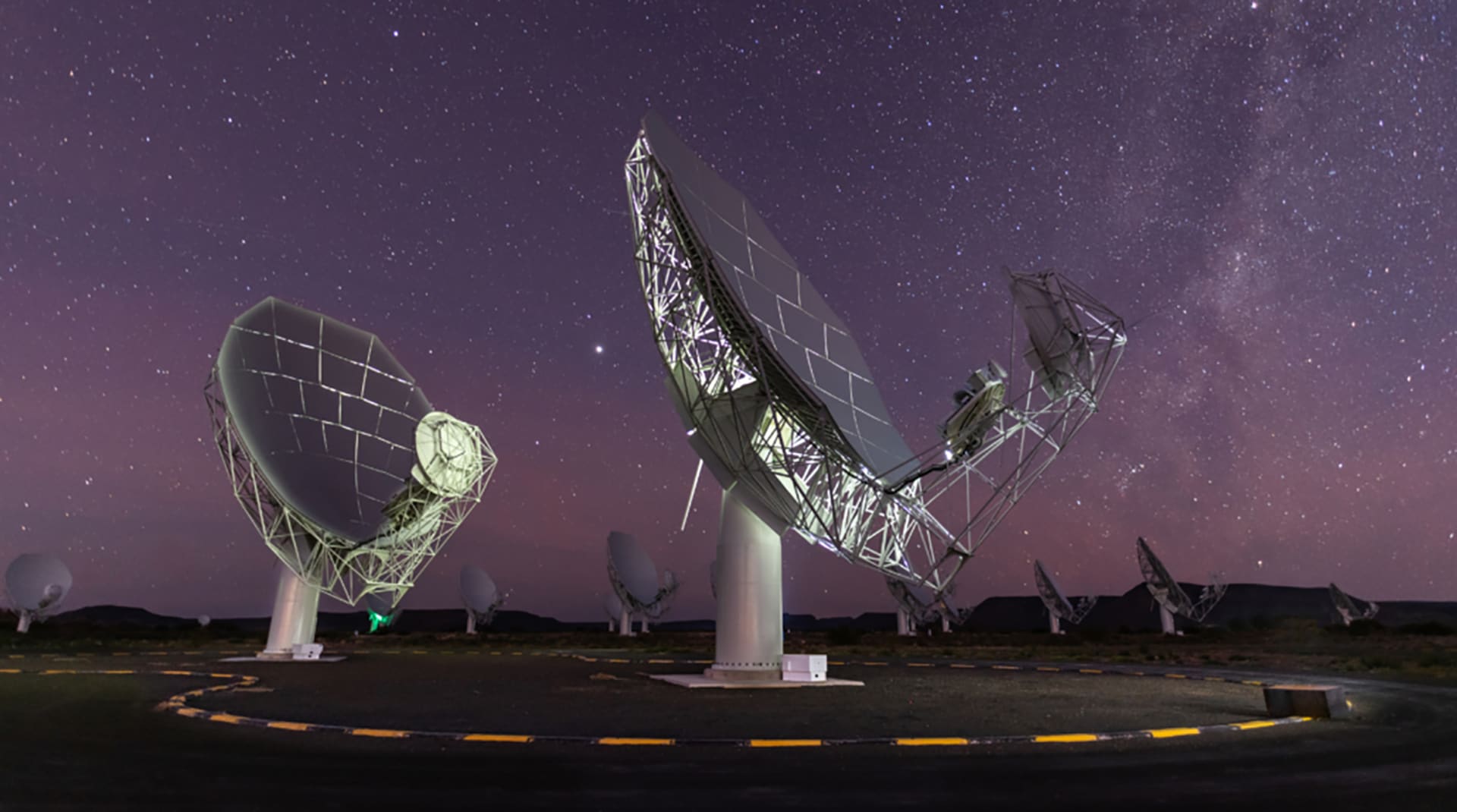 Radioteleskop MeerKAT v Jihoafrické republice