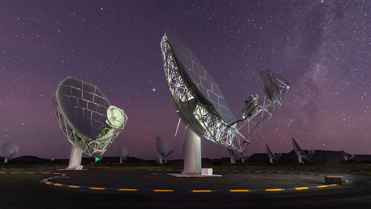 Radioteleskop MeerKAT v Jihoafrické republice