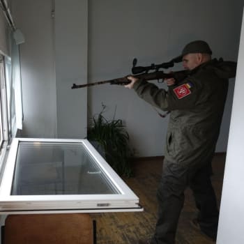 Ukrajinský odstřelovač v Kyjevě (2. března 2022)