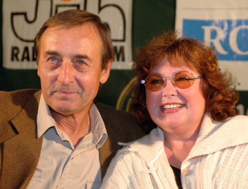Michal Dočolomanský a Naďa Konvalinková, představitelé Květušky a Nicka Cartera ve filmu Adéla ještě nevečeřela.