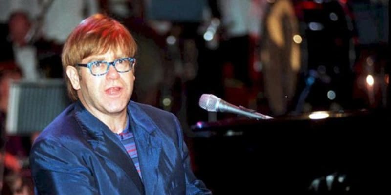 Elton John patří mezi nejúšpěšnější sólové umělce všech dob.