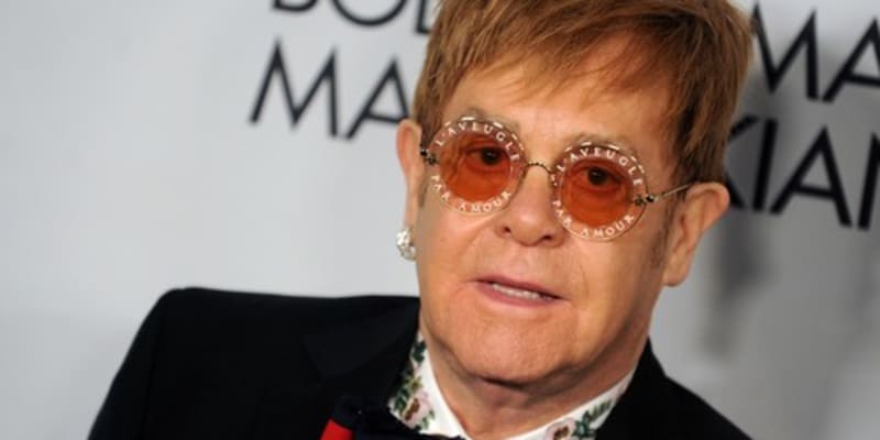Elton John si potrpí na extravaganci.