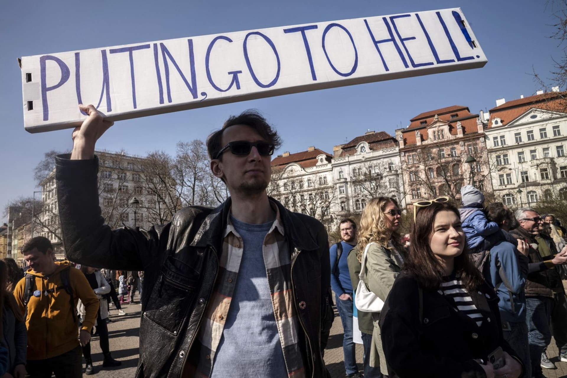 V Praze proběhla demonstrace Rusů, kteří protestovali proti válce a Vladimiru Putinovi.