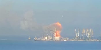 Ukrajina v Berďansku zničila ruskou loď. Její polohu Rusové prozradili v televizi