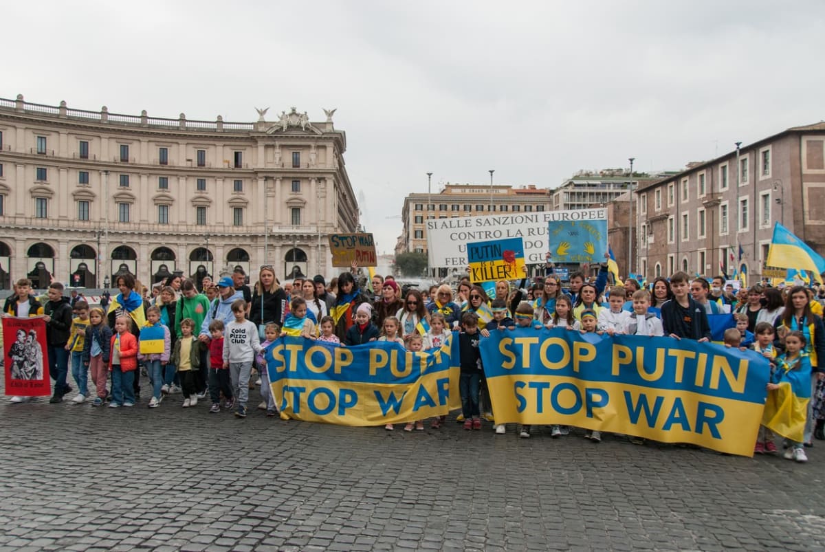 Demonstrace proti ruské invazi na Ukrajinu v Římě