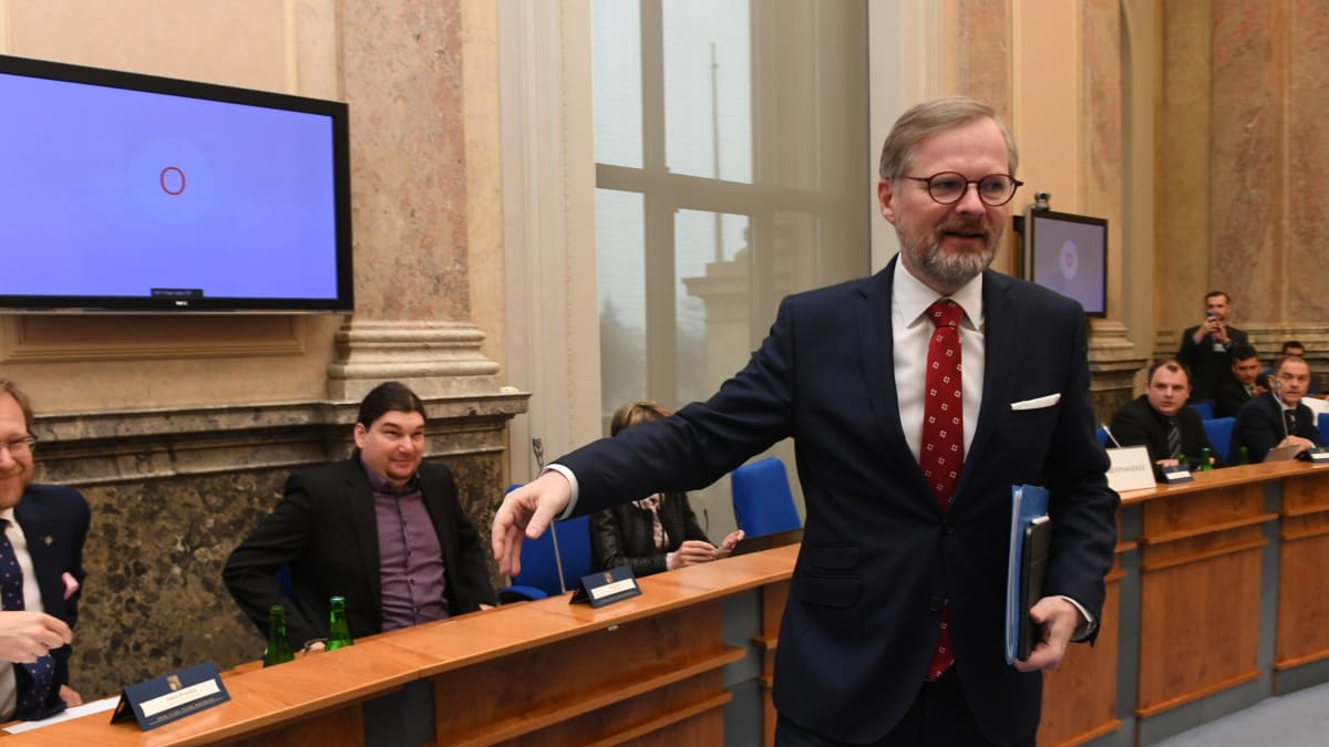 Premiér Petr Fiala na jednání svého kabinetu