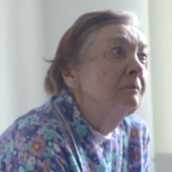 Mezi stovkami tisíc Ukrajinců, kteří uprchli před válkou do Česka je i řada seniorů.
