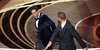 Facka na Oscarech: Spor mezi Smithem a Rockem se táhne léta. Herce utěšovali kolegové