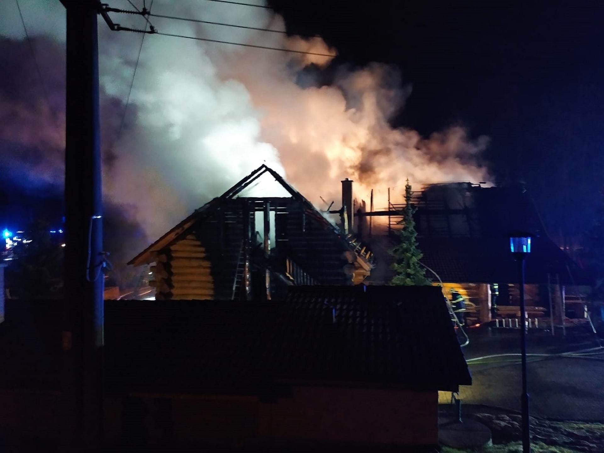ožár likvidovalo sedm profesionálních a dobrovolných jednotek hasičů ze Zlínského a Jihomoravského kraje.