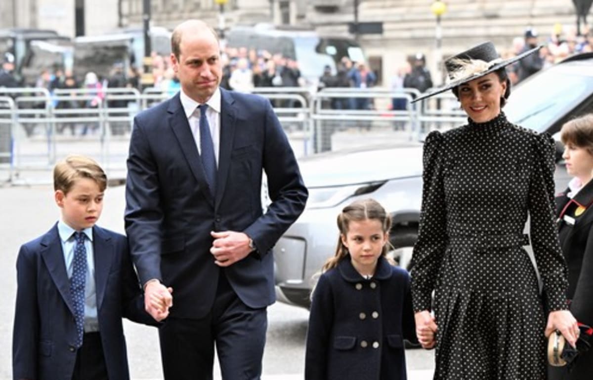 Na mši do Westminsterského opatství dorazili také princ William s manželkou Kate. 