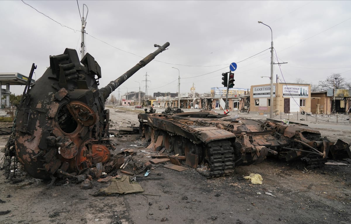 Zničený ruský tank (26. března 2022)