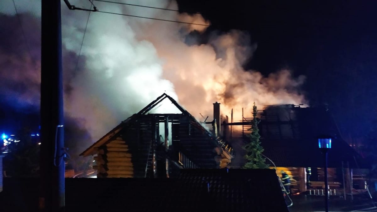 ožár likvidovalo sedm profesionálních a dobrovolných jednotek hasičů ze Zlínského a Jihomoravského kraje.