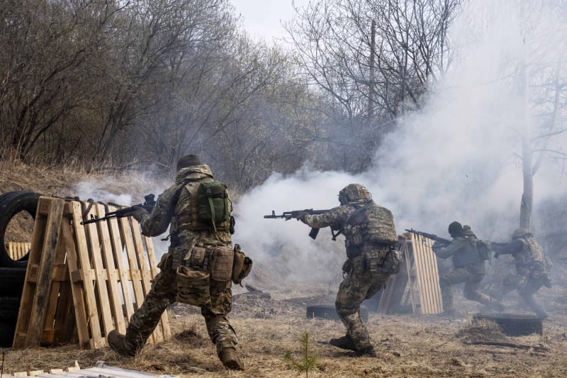 Ukrajinští vojáci při výcviku poblíž Lvova