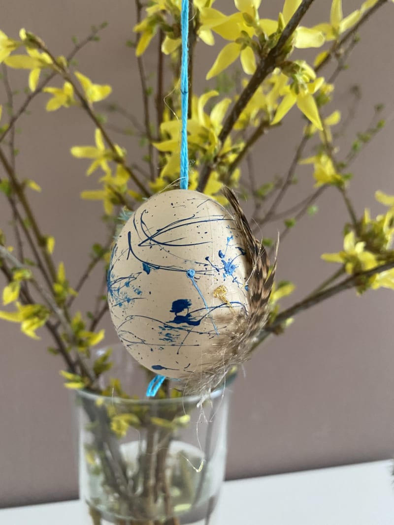 Velikonoční ozdoby - zavěšená omalovaná vejce