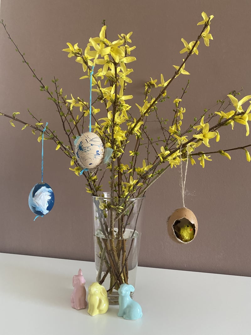 Velikonoční ozdoby - zavěšená omalovaná vejce