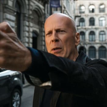 Americký herec Bruce Willis ukončil svou hereckou kariéru. Trpí afázií. 