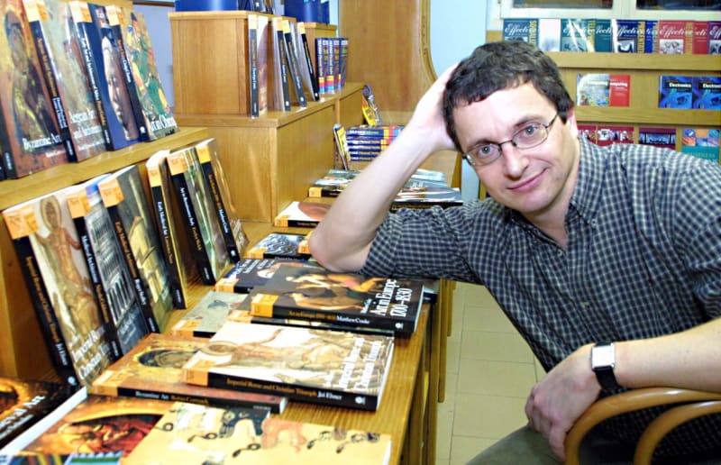 Spisovatel Michal Viewegh patří k nejplodnějším a nejprodávanějším českým autorům. Na svém kontě má desítky knih, z nichž několik se stalo bestsellery, a jako jeden z mála současných českých literátů uspěl i v zahraničí (foto z roku 2002).
