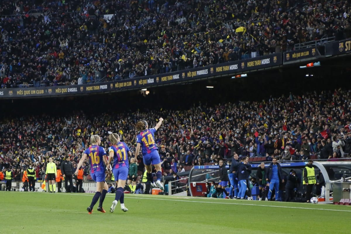 Fotbalistky Barcelony na narvaném Camp Nou porazily Real Madrid 5:2