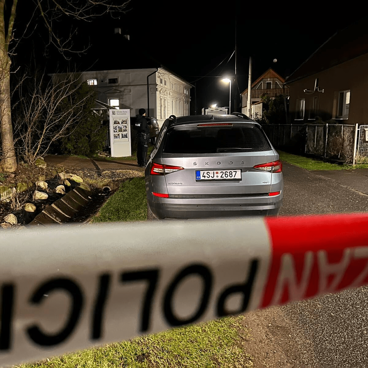 V Neprobylicích na Kladensku byli ve čtvrtek v podvečer nalezeni dva zastřelení muži v budově Střední školy Euroinstitut pro osoby s handicapem.