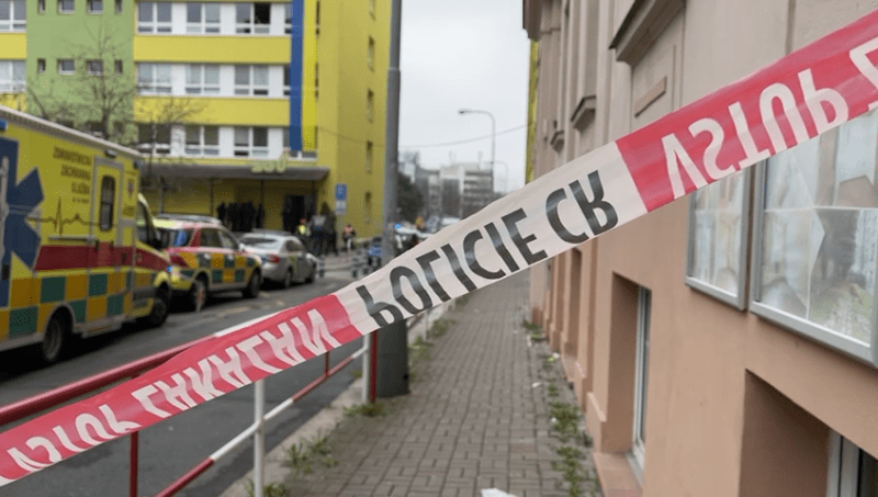 Záběry od pražské SOU Ohradní, kde měl 31. března 2022 student zabít mačetou učitele školy. 