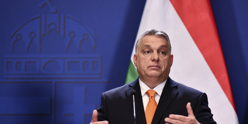 Jsem právník. Pracuji se znalostmi, které jsem nasbíral ve světě práva. Někdo, kdo je herec, pracuje se znalostmi, které získal jako herec. Nevidím na tom nic zvláštního, reagoval maďarský premiér Orbán na ukrajinského prezidenta Zelenského.
