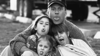 Bruce Willis má pět krásných dcer. Tento dojemný vzkaz napsala jedna z nich