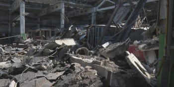 České tramvaje v Charkově zničil výbuch. Hrůzné záběry v depu natočil štáb CNN Prima NEWS