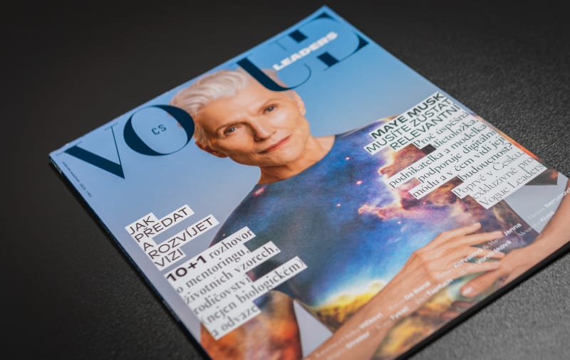 Na obálce česko-slovenského Vogue se objevila podnikatelka a modelka Maye Musk.