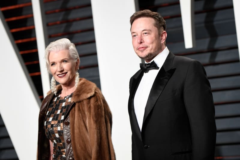 Podnikatelka a modelka Maye Musk se svým synem Elonem