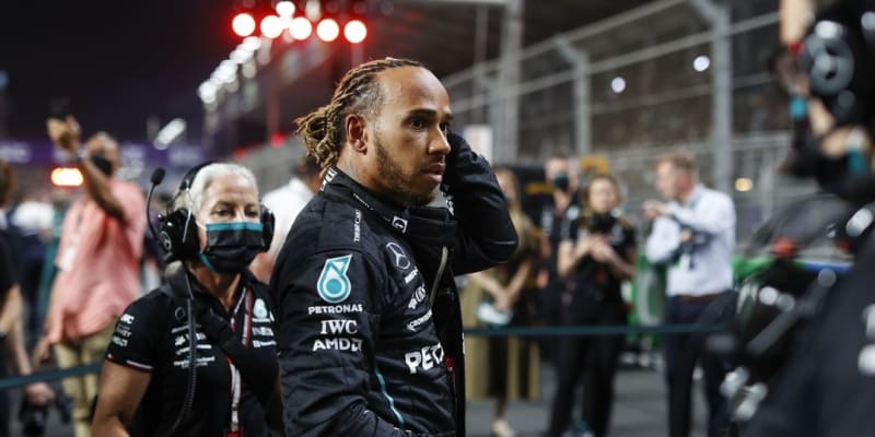 Lewis Hamilton je zatím dalek tomu, aby bojoval o titul mistra světa.