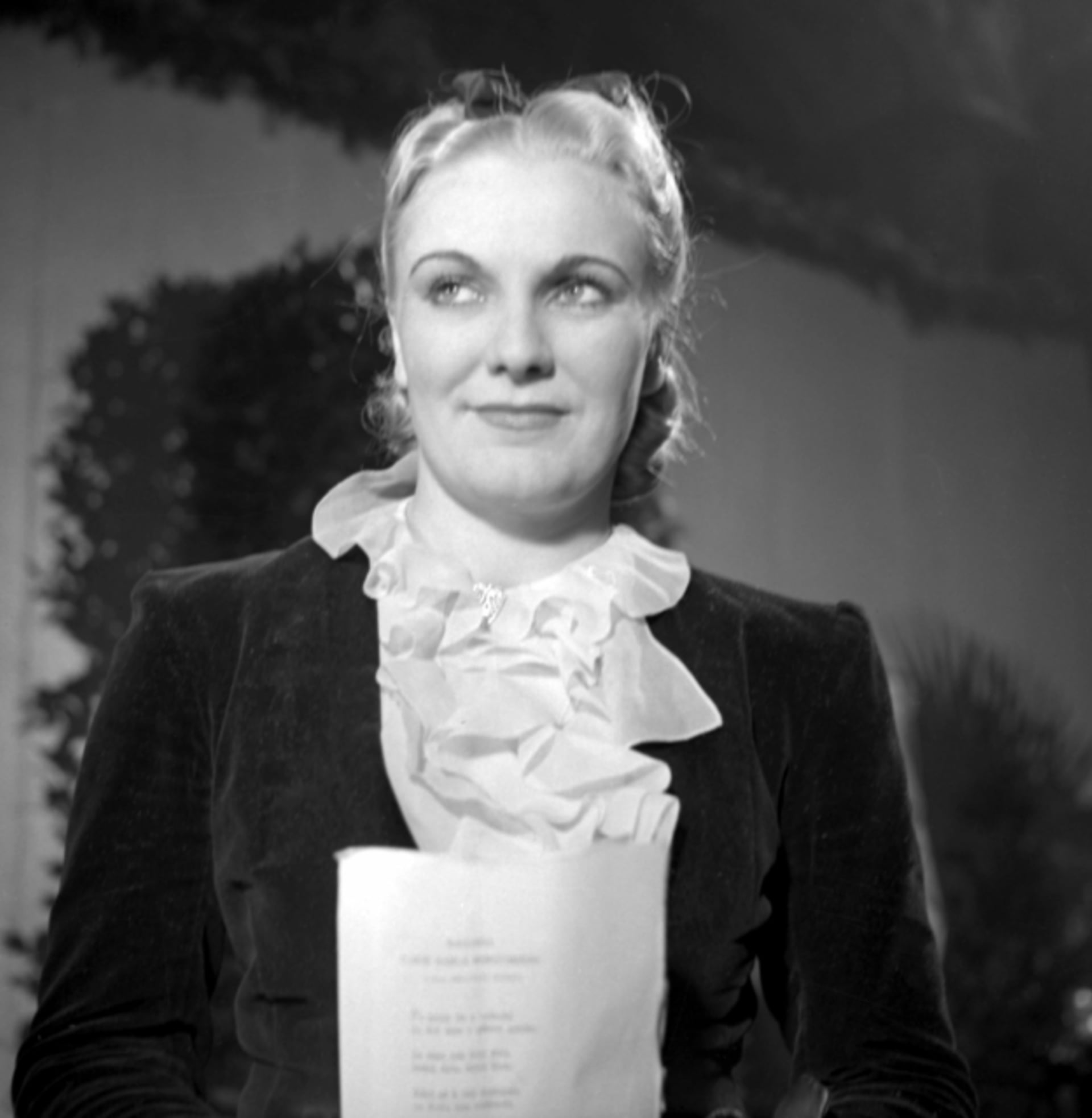 Jiřina Štěpničková je matkou herce a dabéra Jiřího Štěpničky.