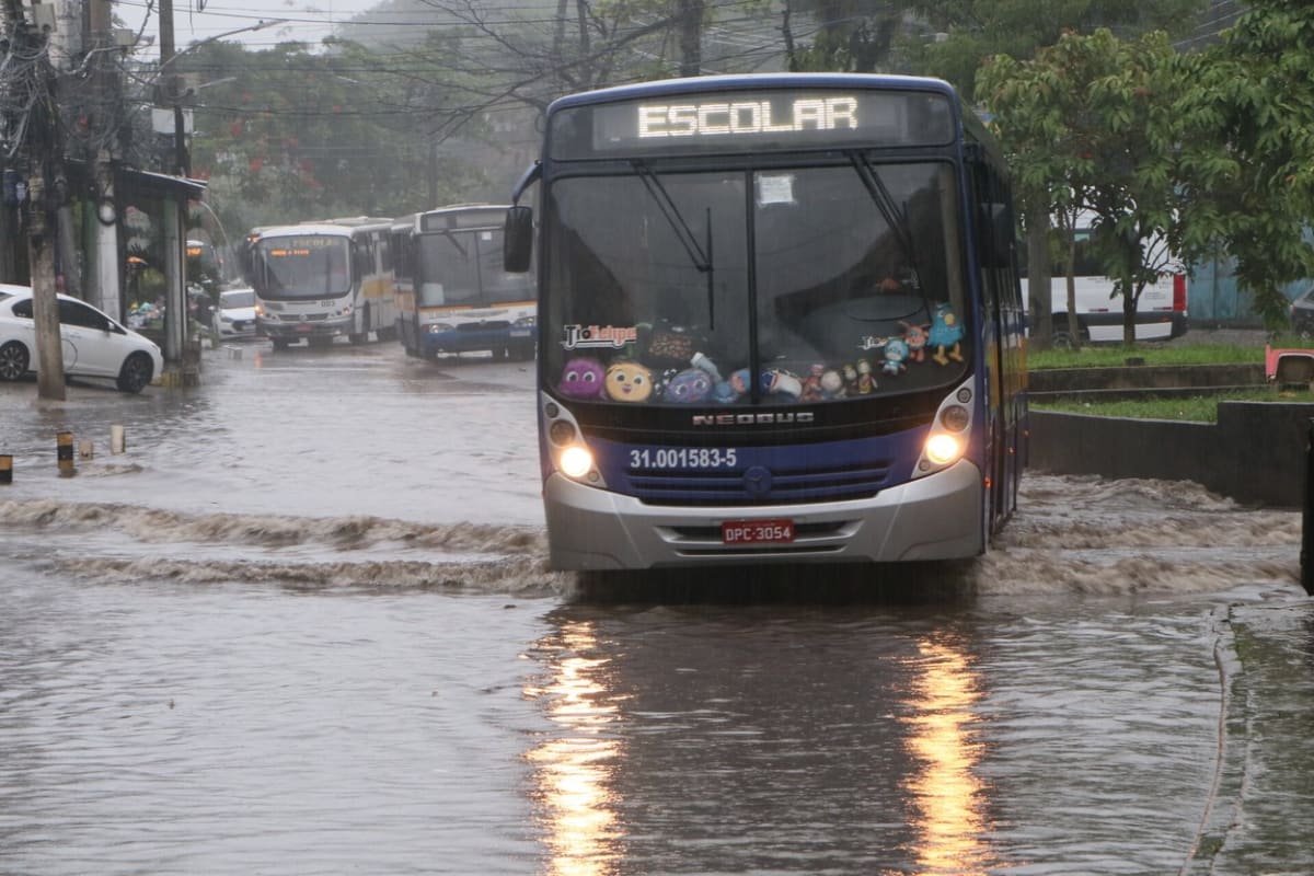 Záplavy v Brazílii komplikují dopravu.