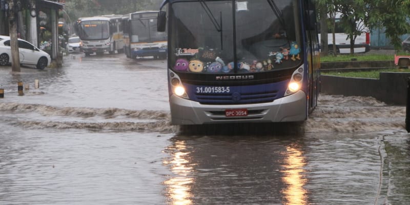 Záplavy v Brazílii komplikují dopravu.