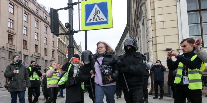 Nepovolený protest v Petrohradě (2. 4. 2022)