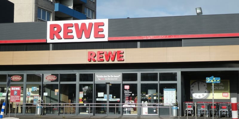 Pohled na prodejnu Rewe v německém Kolíně nad Rýnem. 