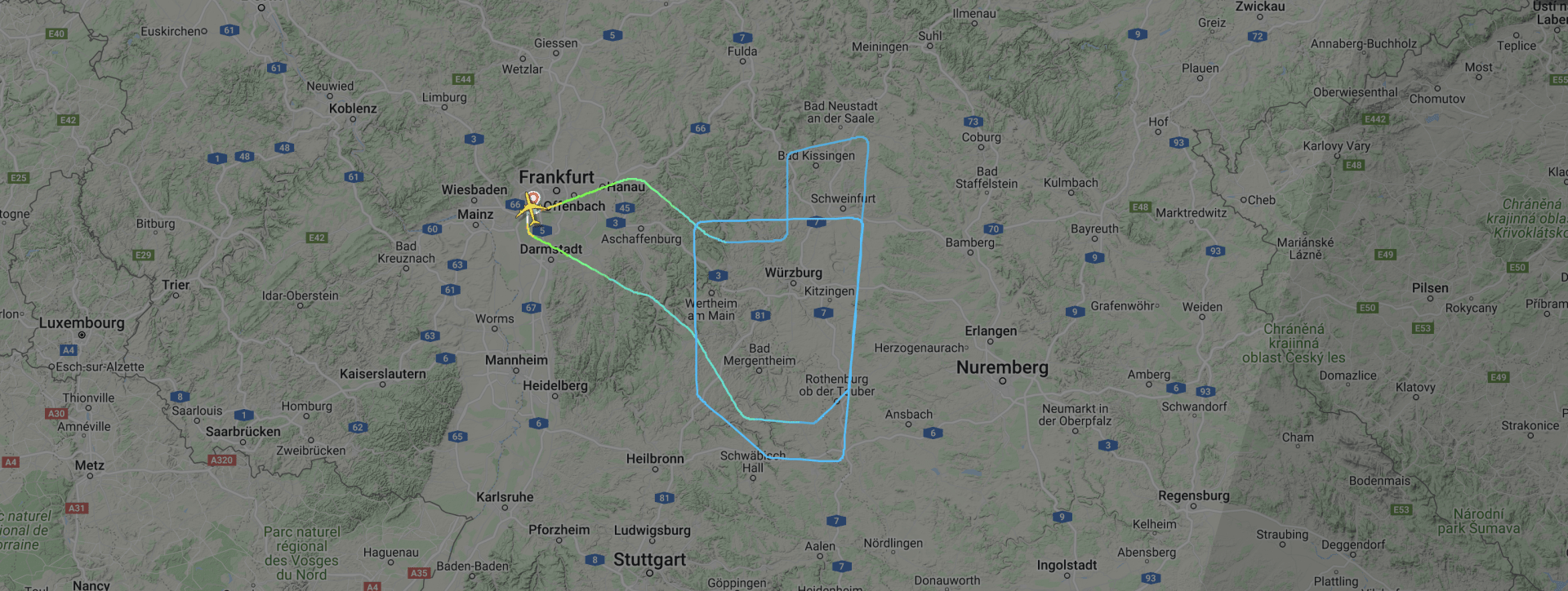 Záznam letu německé společnosti Lufthansa s označením LH 778 z Frankfurtu nad Mohanem do Singapuru. Letadlo se před Norimberkem nedaleko českých hranic odklonilo od řádného kursu a během několika otoček vyprazdňovalo nádrže s kerosinem.