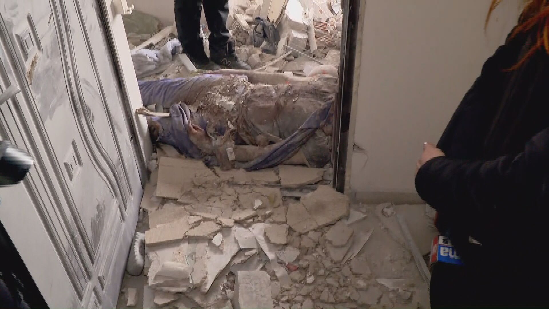 Ruské rakety zasáhly v Irpini byt v 15. patře, zemřeli otec a syn