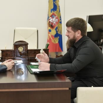 Vladimir Putin a Razman Kadyrov během vzájemného setkání v roce 2019