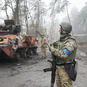 Ukrajinci v Mariupolu zneškodnili ruský obrněný vůz. (1. dubna)