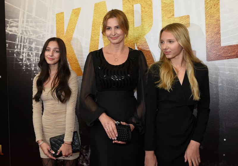 Ivana Gottová s dcerami na dokumentu Karel