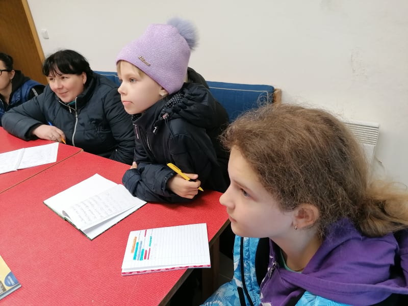Ukrajinští uprchlíci v moravských Lošticích během odpolední výuky češtiny