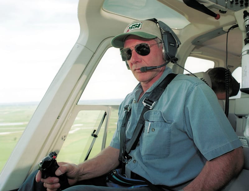 Harrison Ford pilotuje svůj vrtulník nedaleko města Jackson v americkém státě Wyoming, kde žije. 